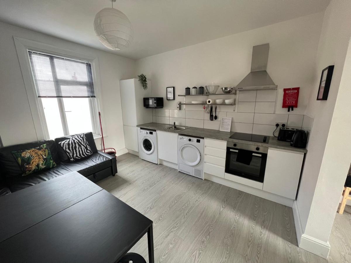 Safari Apartment, Free Parking, 10Min Walk To Blackpool Tower, Sleeps 12 Exterior foto